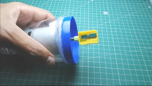 You are currently viewing Homemade Automatic pencil sharpener | Easy Science Project ideas