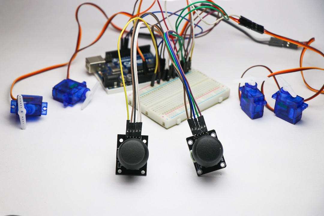 Control Multiple Servo Motors With Joystick And Arduino